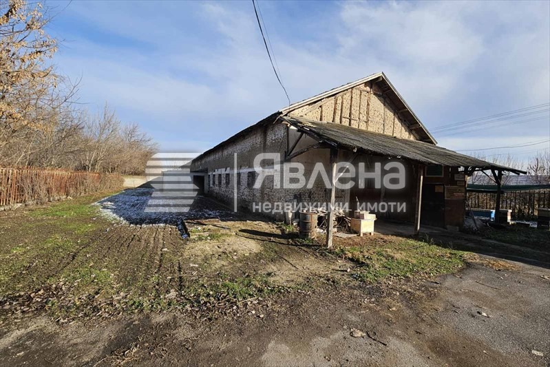 En venta  Edificio industrial región Plovdiv , Dalgo pole , 2199 metros cuadrados | 25226952 - imagen [2]