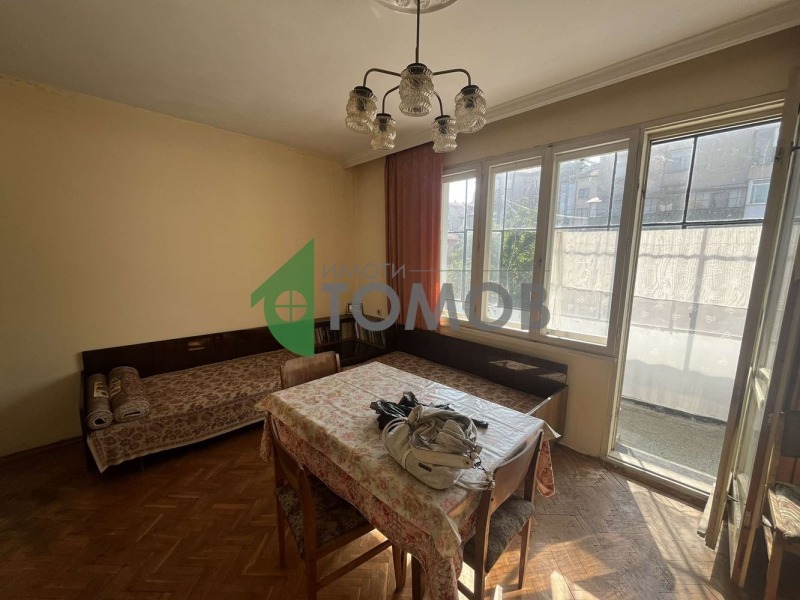 Продава  3-стаен град Шумен , Център , 100 кв.м | 87184375 - изображение [2]