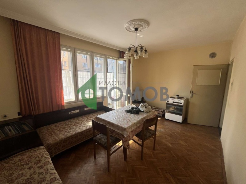 Продава  3-стаен град Шумен , Център , 100 кв.м | 87184375