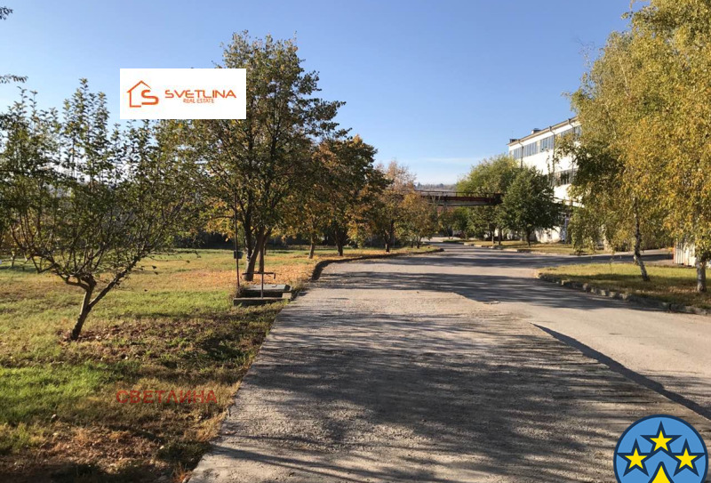Продава ФАБРИКА/ЗАВОД в град Разград, Промишлена зона - Запад - 9552 кв.м / 3 070 000 € » 6 004 398.10 лв., СВЕТЛИНА