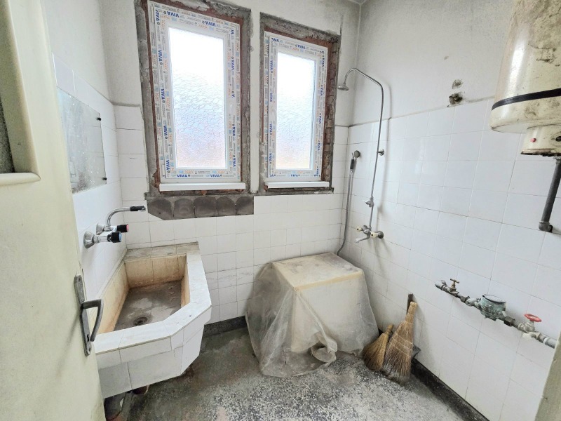 Продава 4-СТАЕН, гр. Велико Търново, Акация, снимка 13 - Апартаменти - 52223245