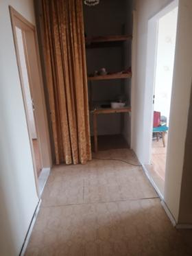 1 dormitor Vâzrajdane 1, Varna 9