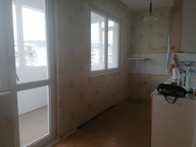 1 dormitor Vâzrajdane 1, Varna 2
