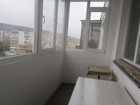 1 dormitor Vâzrajdane 1, Varna 6