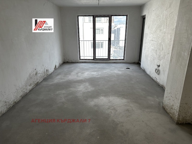 Продаја  1 спаваћа соба Карджали , Вазрожденци , 77 м2 | 74147782