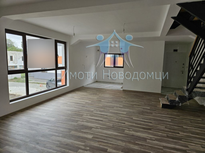 Продава МЕЗОНЕТ, гр. Шумен, Томбул джамия, снимка 1 - Aпартаменти - 47535312