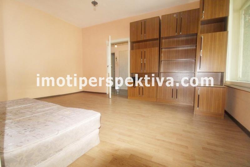 Til salg  1 soveværelse Plovdiv , Tsentar , 63 kvm | 46657252 - billede [2]