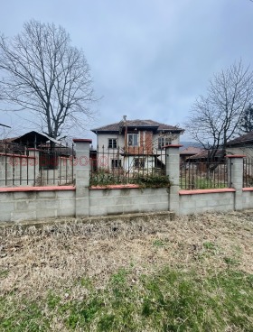 КЪЩА, 4 000 m2