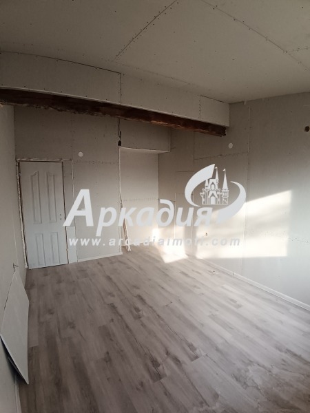 Продава ЕТАЖ ОТ КЪЩА, гр. Пловдив, Център, снимка 5 - Етаж от къща - 52987986