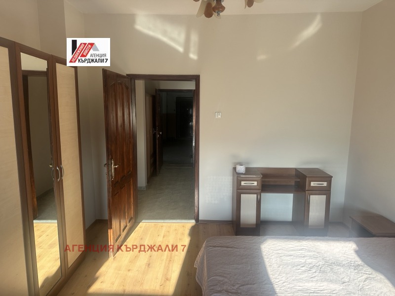 Продава 3-СТАЕН, гр. Кърджали, Център, снимка 3 - Апартаменти - 52935879