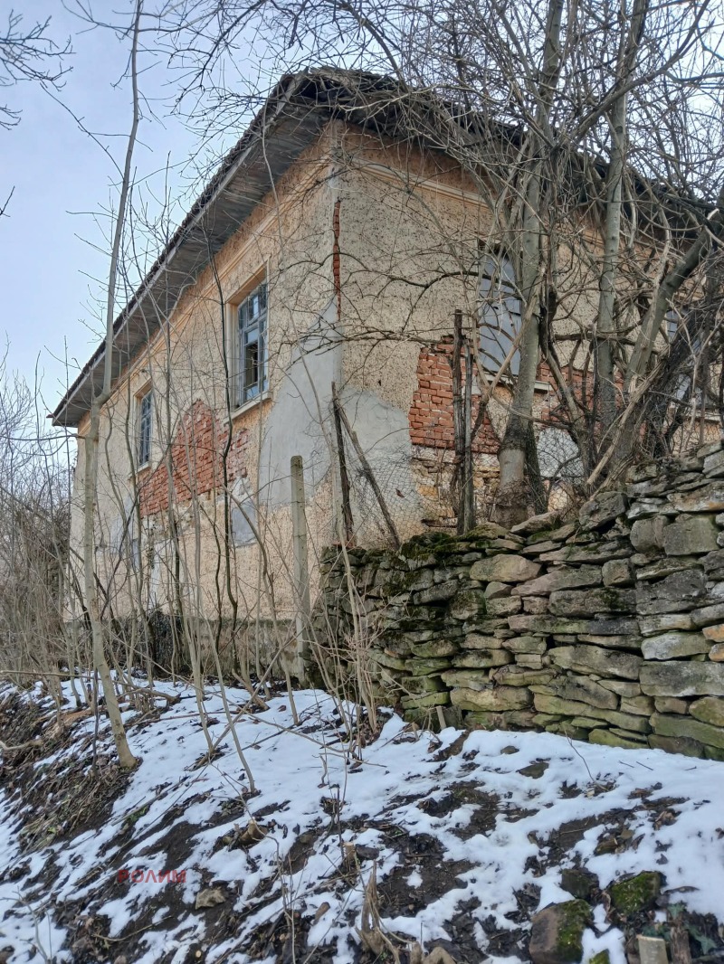 Продава КЪЩА в област Габрово, с. Добромирка - 204 кв.м / 26 500 € » 51 829.50 лв., РОЛИМ