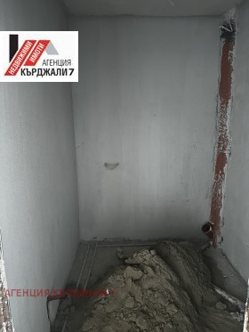 1 chambre Vazrojdentsi, Kardjali 8
