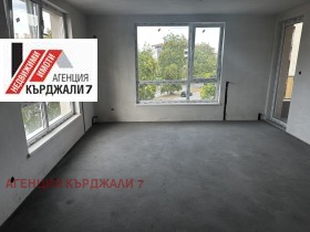1 chambre Vazrojdentsi, Kardjali 6