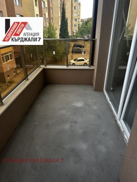 1 chambre Vazrojdentsi, Kardjali 10