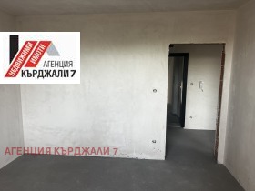 1 chambre Vazrojdentsi, Kardjali 7