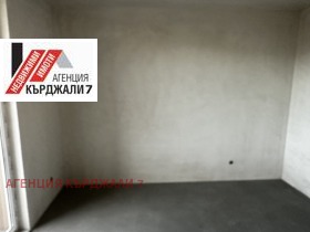 1 chambre Vazrojdentsi, Kardjali 9