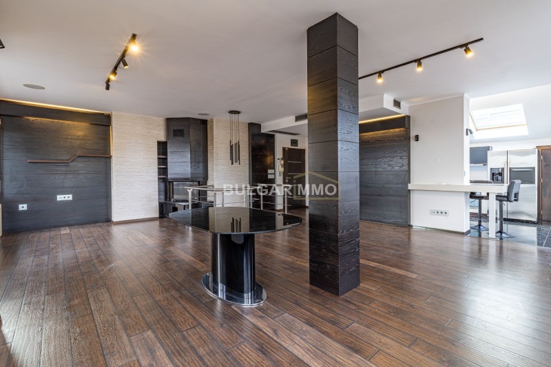 Продава МНОГОСТАЕН, гр. София, Изток, снимка 3 - Апартаменти - 52390349