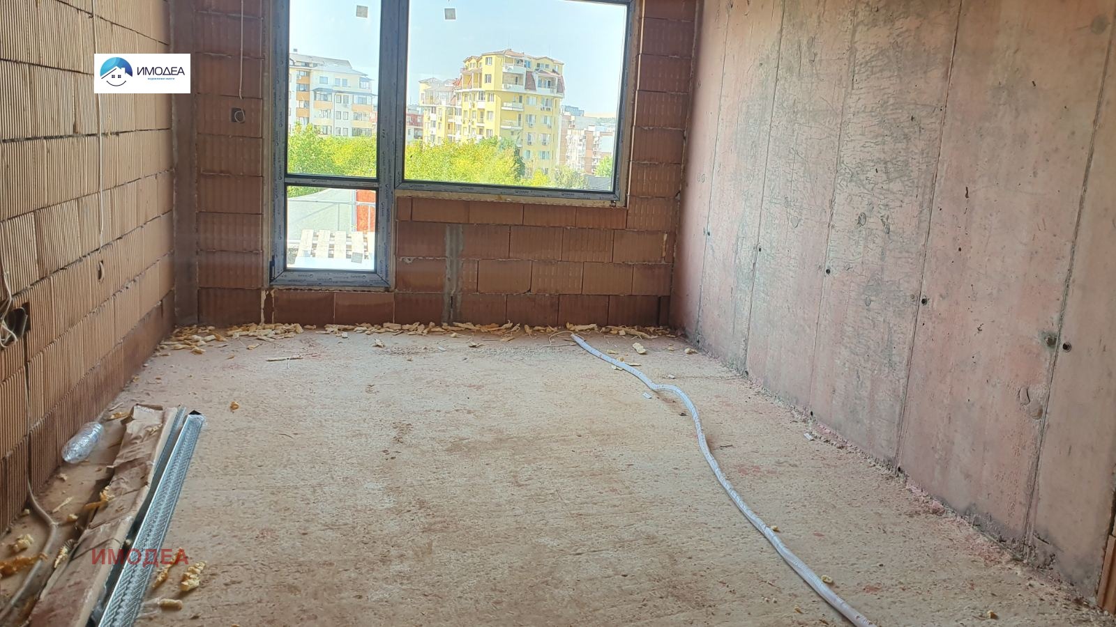 Продава МНОГОСТАЕН, гр. Велико Търново, Бузлуджа, снимка 2 - Апартаменти - 52007298