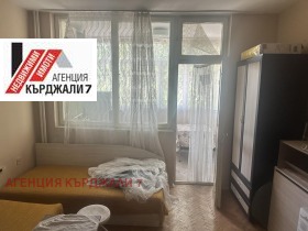 Продава 2-стаен град Кърджали Център - [1] 