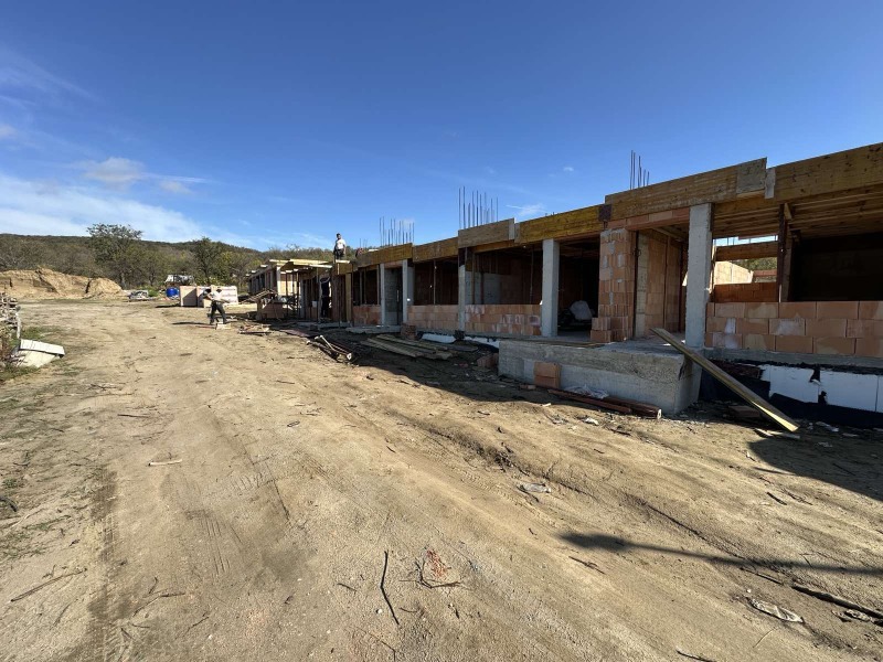 Продава КЪЩА, гр. Аксаково, област Варна, снимка 11 - Къщи - 52537993