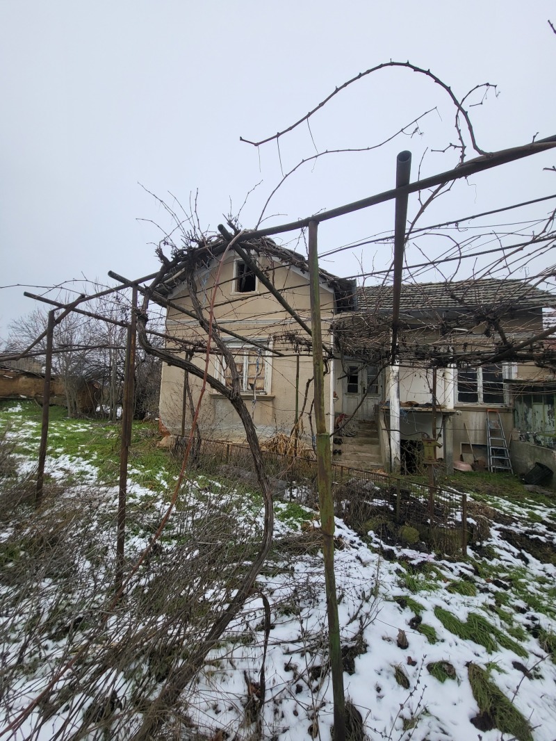 Продава КЪЩА, с. Крушовица, област Плевен