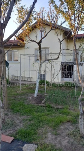 Продажба на имоти в с. Златия, област Добрич - изображение 1 