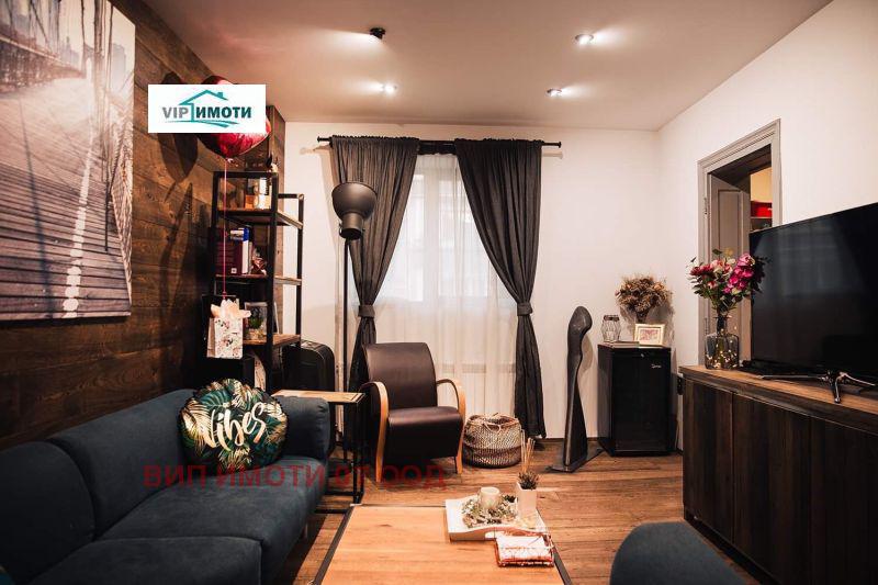 Продава КЪЩА, гр. Ловеч, Център, снимка 2 - Къщи - 53895084