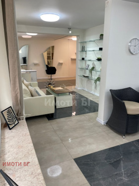 МАГАЗИН, 72 m2