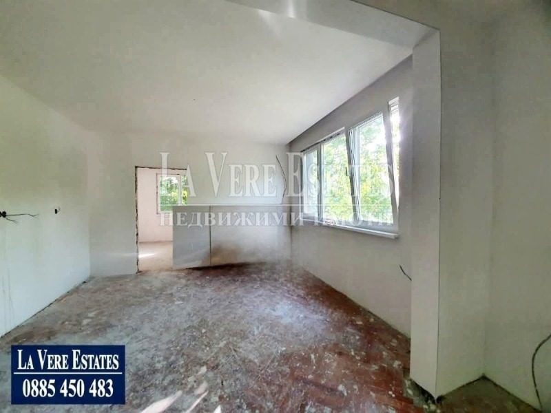 Продава  4-стаен град Русе , Възраждане , 100 кв.м | 52811034 - изображение [11]