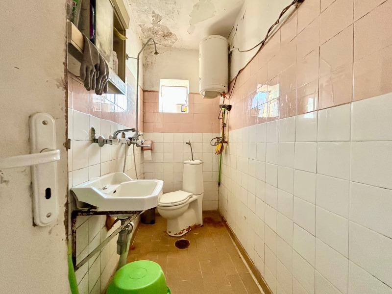 Продава КЪЩА, гр. София, с. Подгумер, снимка 11 - Къщи - 53177383