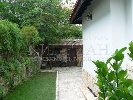 Продава КЪЩА, гр. Балчик, област Добрич, снимка 17 - Къщи - 56128311
