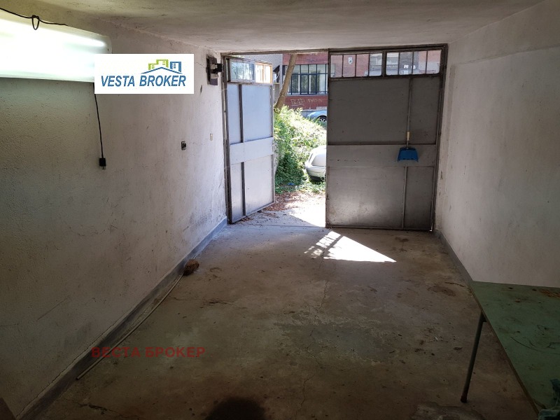 Продава ГАРАЖ в град Кърджали, Център - 22 кв.м / 27 609.76 € » 54 000 лв., ВЕСТА БРОКЕР