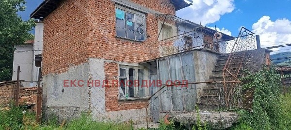 Продава КЪЩА, с. Розовец, област Пловдив