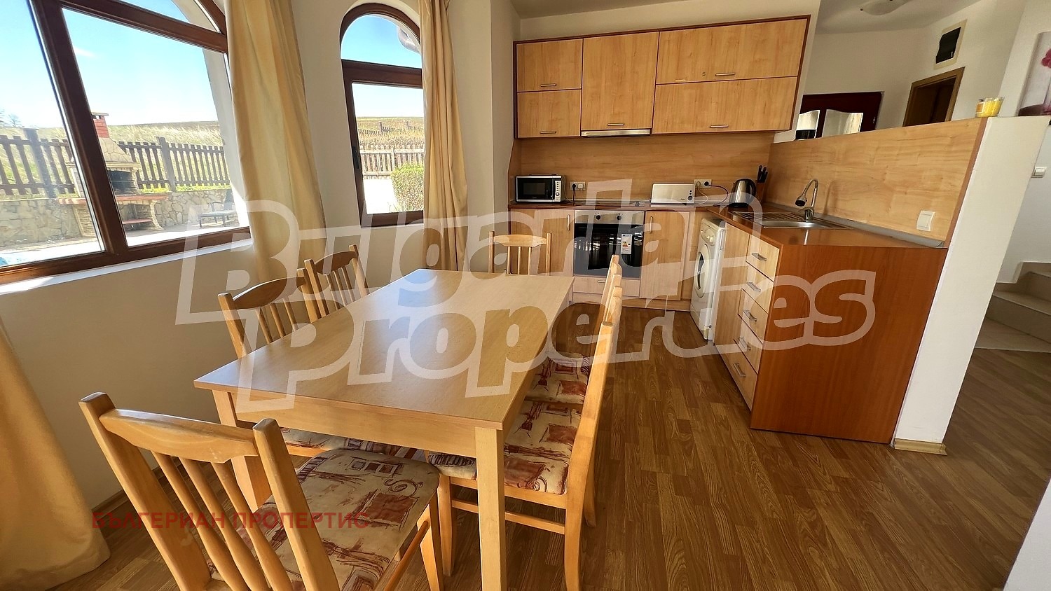 Продава ВИЛА, гр. Ахелой, област Бургас, снимка 2 - Вили - 54125287