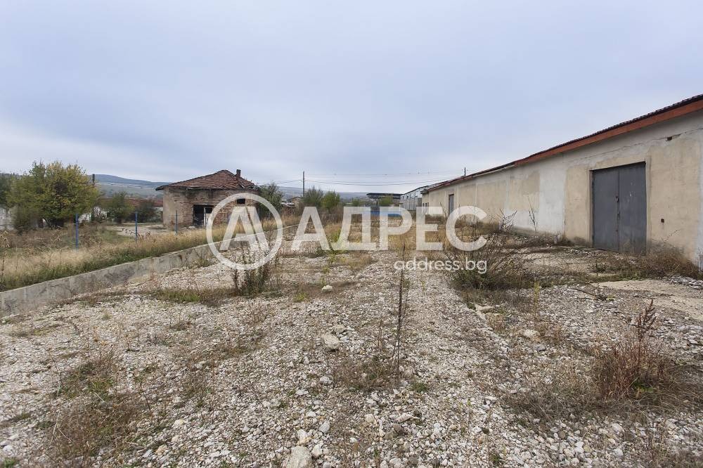 Продава СКЛАД, с. Хераково, област София област, снимка 2 - Складове - 52986374