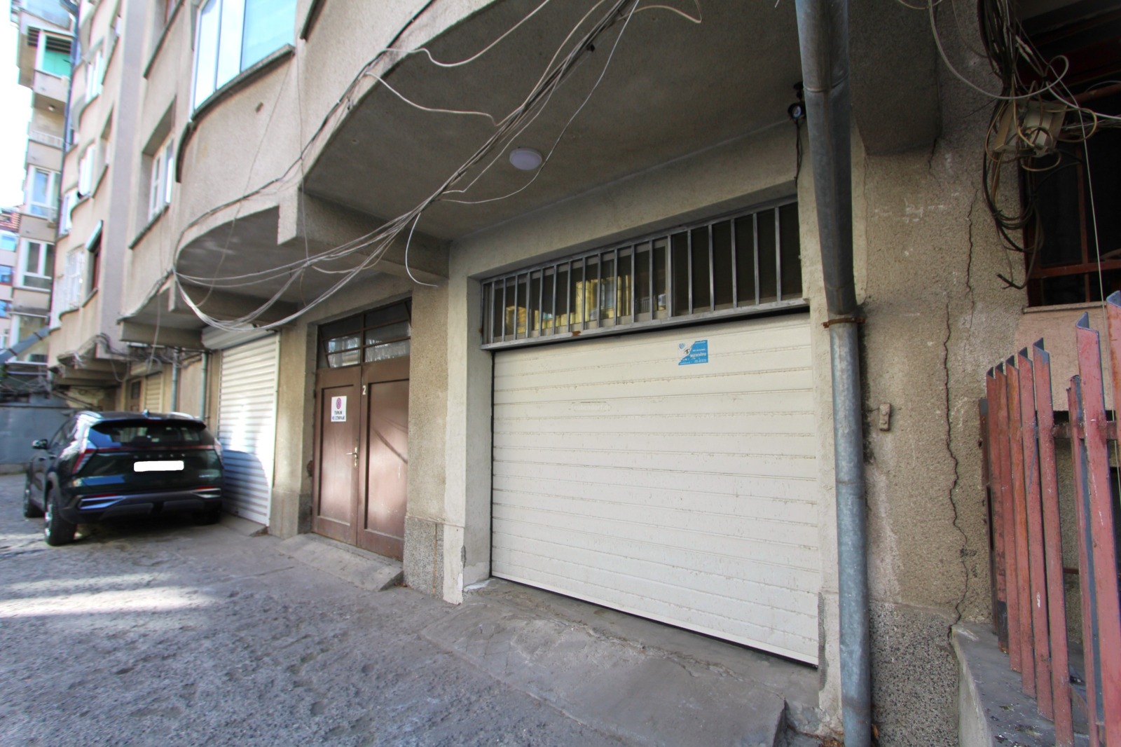 Продава ГАРАЖ, ПАРКОМЯСТО, гр. София, Оборище, снимка 4 - Гаражи и паркоместа - 55174104