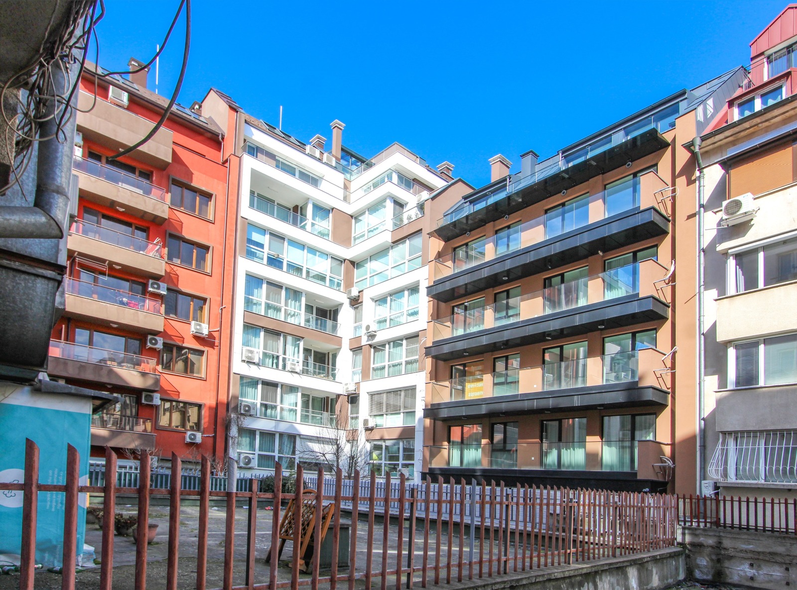 Продава ГАРАЖ, ПАРКОМЯСТО, гр. София, Оборище, снимка 5 - Гаражи и паркоместа - 55174104