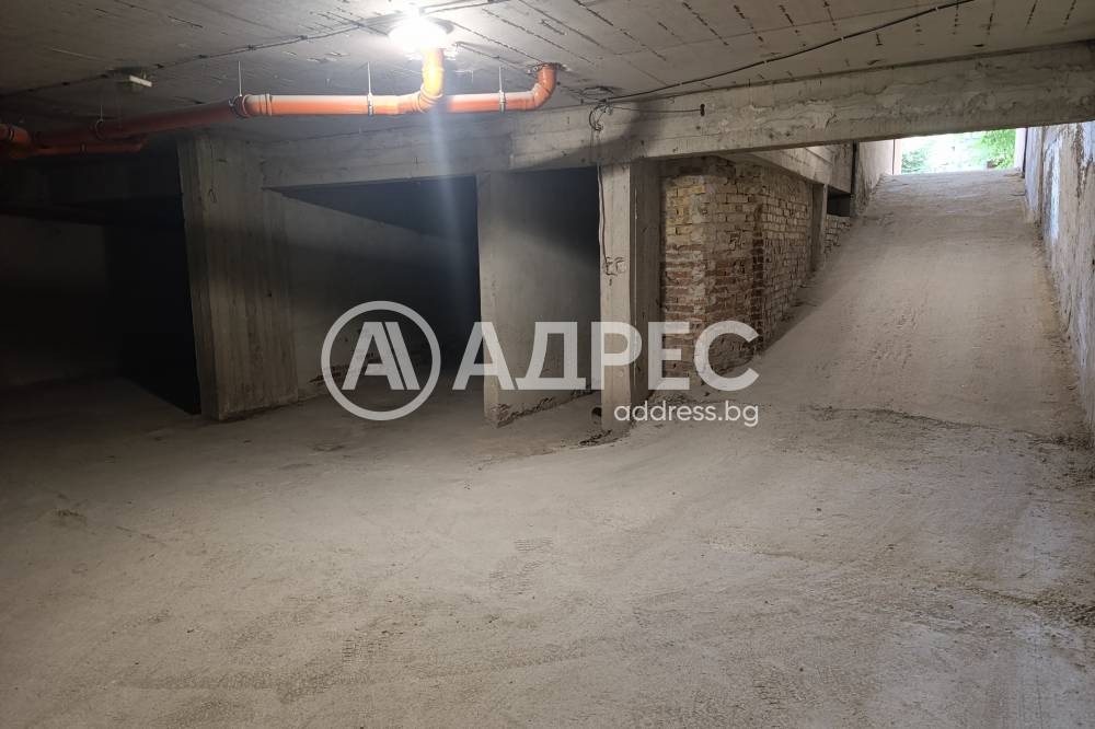 Продава ГАРАЖ, ПАРКОМЯСТО, гр. Варна, Център, снимка 8 - Гаражи и паркоместа - 55883801