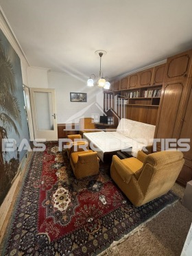 Myytävänä Studio