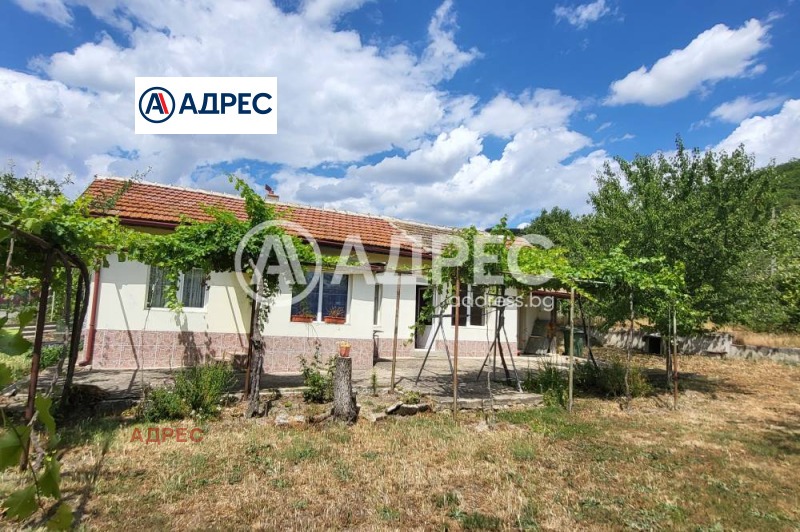 Продава КЪЩА, с. Кипра, област Варна