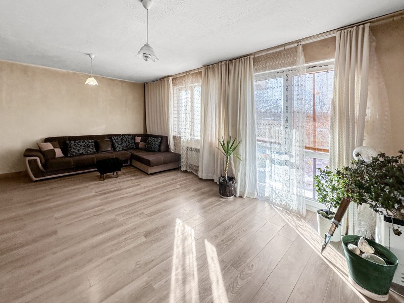 Продава КЪЩА, с. Царичино, област Добрич