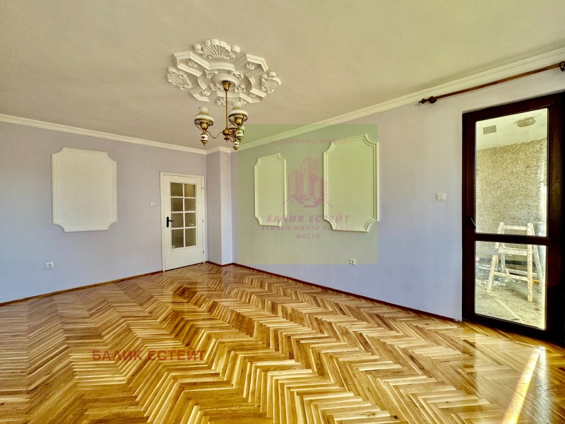 Продава 4-СТАЕН, гр. Добрич, Център