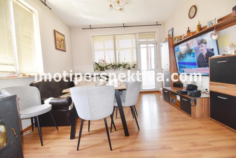 Продава ЕТАЖ ОТ КЪЩА, гр. Пловдив, Христо Смирненски, снимка 3 - Етаж от къща - 55800158