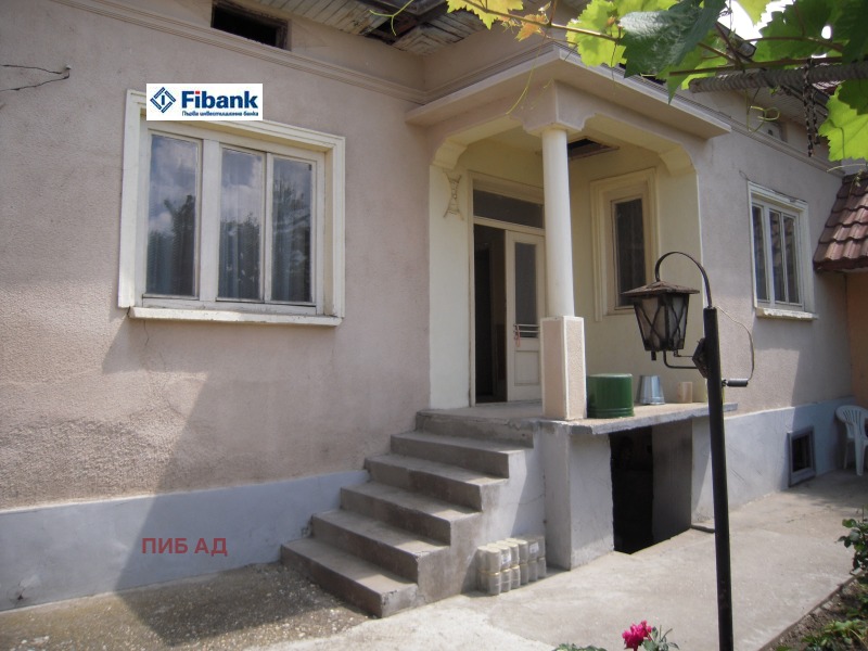 Продава КЪЩА в област Плевен, гр. Белене - 261 кв.м / 25 280 € » 49 443.38 лв., ПИБ АД