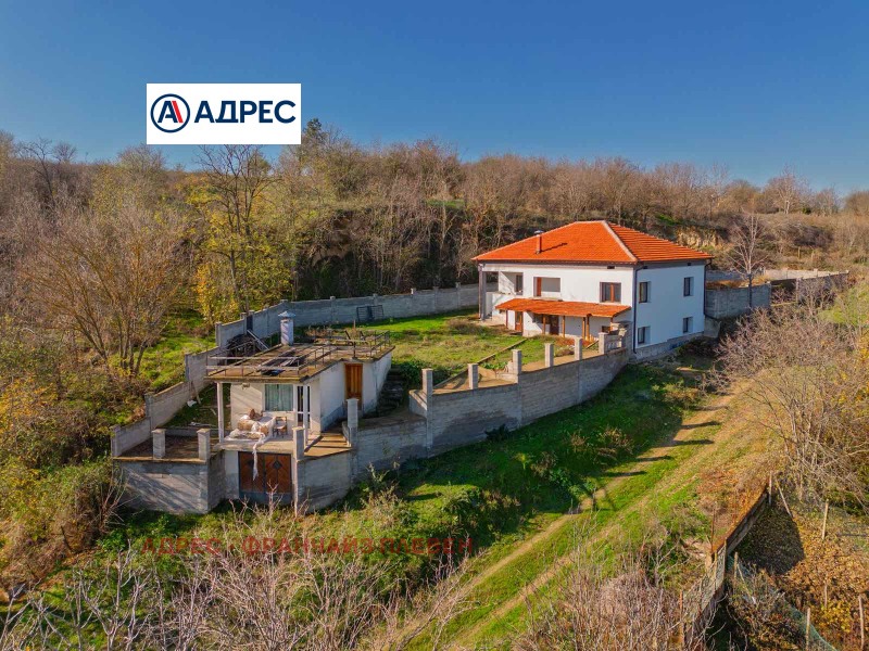 Продава КЪЩА, област Плевен, с. Комарево • 120000 € / 234699.60 лв. • 56461825 1