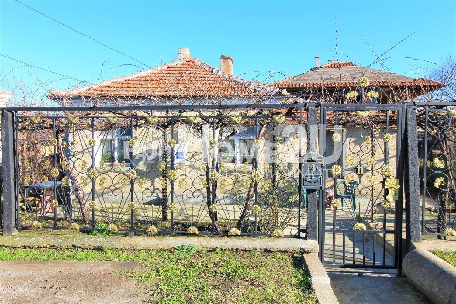 Продава КЪЩА, гр. Бургас, с. Маринка