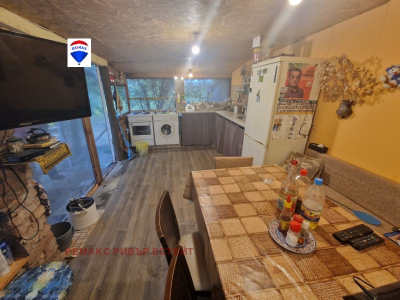 Продава ВИЛА в град Русе, в.з. Астарджийка - 100 кв.м / 61 900 € » 121 065.88 лв., РЕМАКС РИВЪР ЕСТЕЙТ