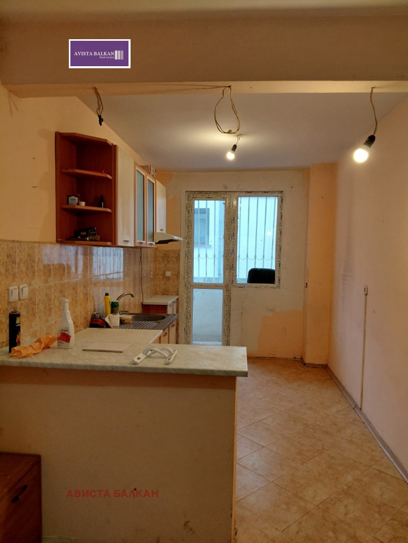 Продава 2-СТАЕН, гр. София, Белите брези