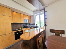 Продава 3-стаен град Пловдив Кършияка - [1] 