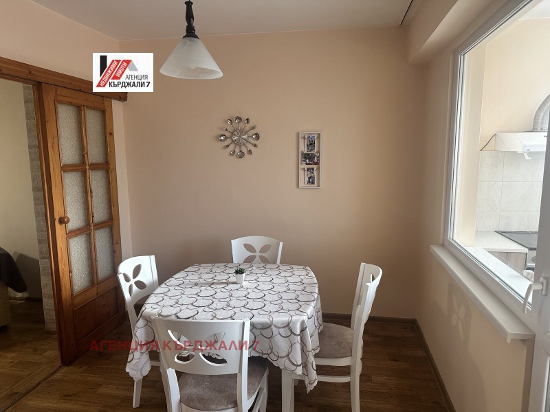 Продава МНОГОСТАЕН, гр. Кърджали, Възрожденци, снимка 9 - Апартаменти - 53002195